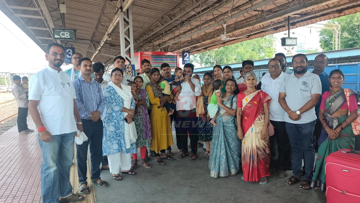 Florence Nightingale award Chandrapur: राष्ट्रपती द्रौपदी मुर्मू यांच्या हस्ते चंद्रपूरच्या उज्ज्वला महादेव सोयाम यांना राष्ट्रीय फ्लोरेन्स नाइटिंगेल पुरस्कार प्रदान Florence Nightingale award Chandrapur: उज्ज्वला सोयाम यांचा राष्ट्रपती भवनात गौरव